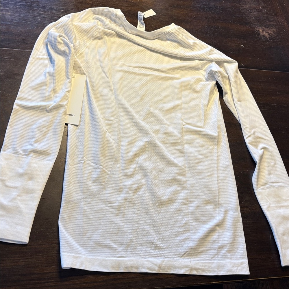 NWT Lululemon White Long Sleeve T Shirt, Swiftly 2.0 - Picture 4 of 4